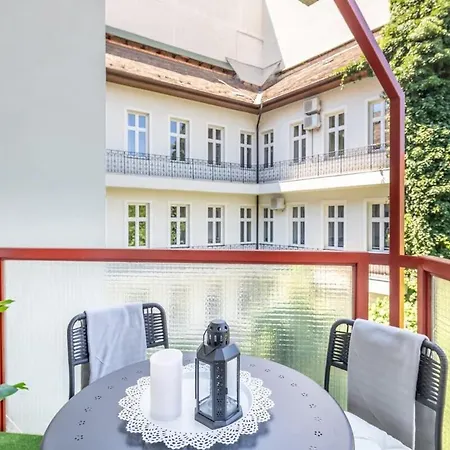 Апартаменты Sunny Balcony - Cute And Cozy *