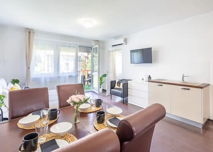 Sunny Balcony - Cute And Cozy Appartement *