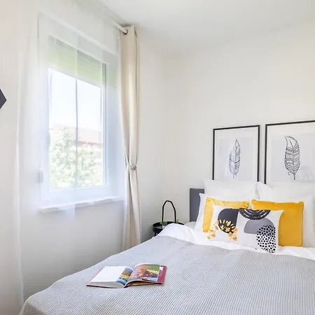 Apartment Sunny Balcony - Cute And Cozy *