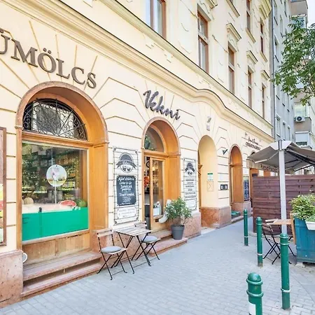 Sunny Balcony - Cute And Cozy Budapest
