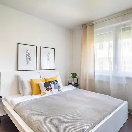 Sunny Balcony - Cute And Cozy Apartment Budapest