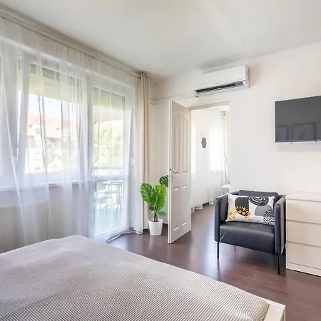 Sunny Balcony - Cute And Cozy Apartamento *