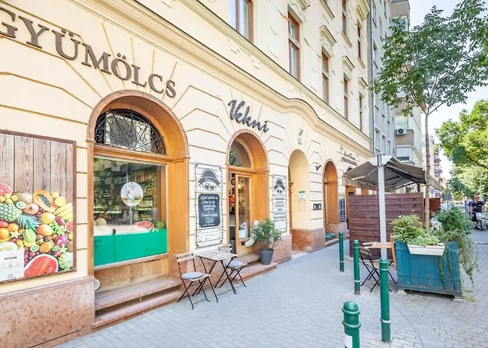 Sunny Balcony - Cute And Cozy Budapest
