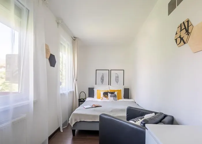 Sunny Balcony - Cute And Cozy בודפשט
