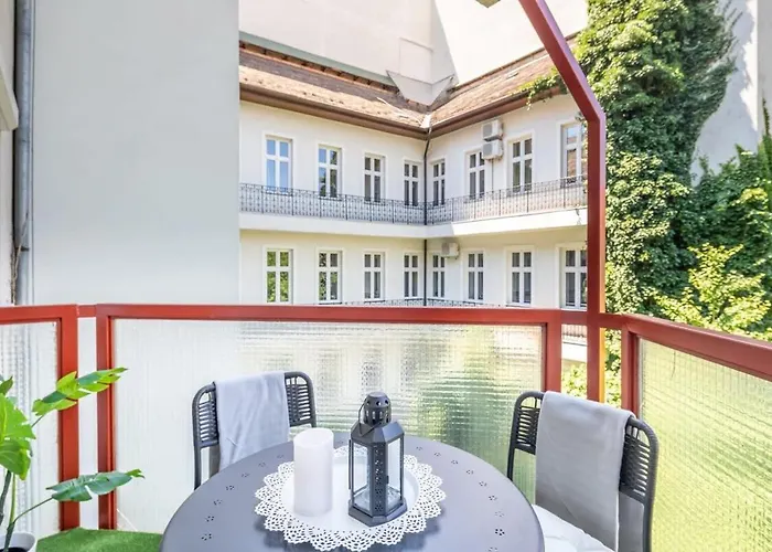דירה Sunny Balcony - Cute And Cozy *