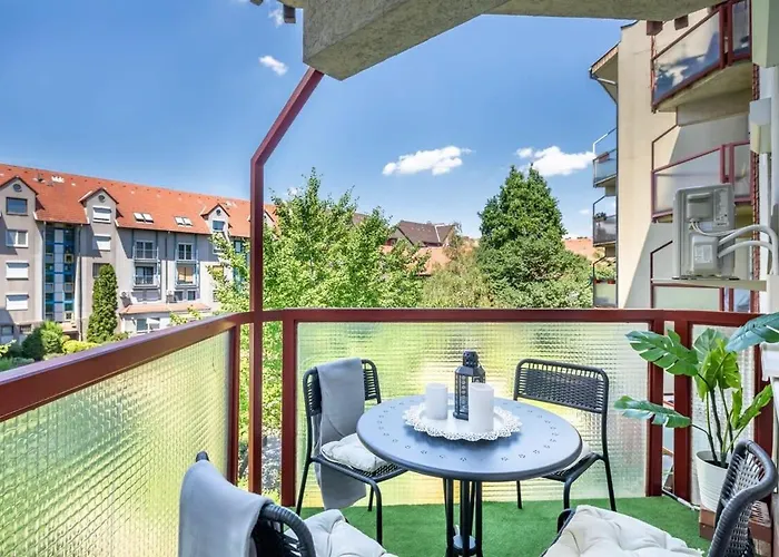 Sunny Balcony - Cute And Cozy דירה
