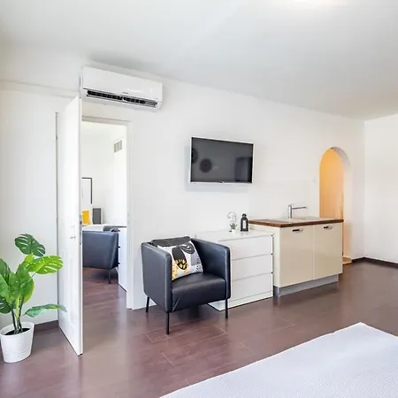 Sunny Balcony - Cute And Cozy 公寓