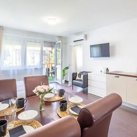 Sunny Balcony - Cute And Cozy 公寓 *
