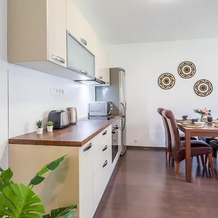 Sunny Balcony - Cute And Cozy * 布达佩斯