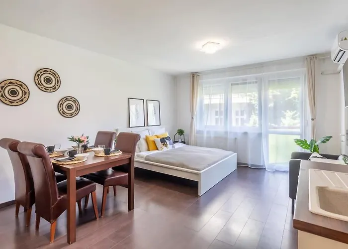 Sunny Balcony - Cute And Cozy Apartment Budapest