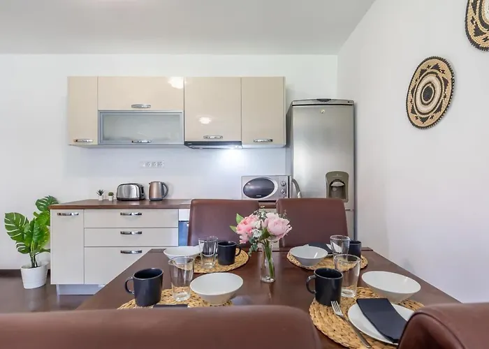 Sunny Balcony - Cute And Cozy Apartment Budapest