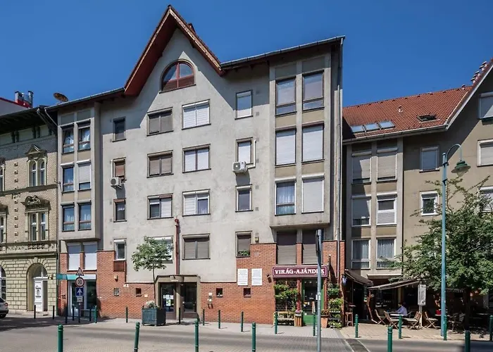 Sunny Balcony - Cute And Cozy Apartment